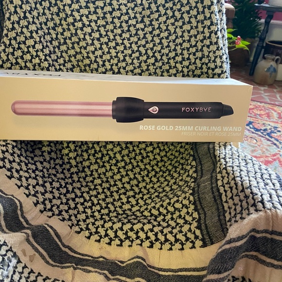 FOXYBAE Rose Gold 25mm Curling Wand🦊💇🏽‍♀️✂️…never used - Picture 4 of 4